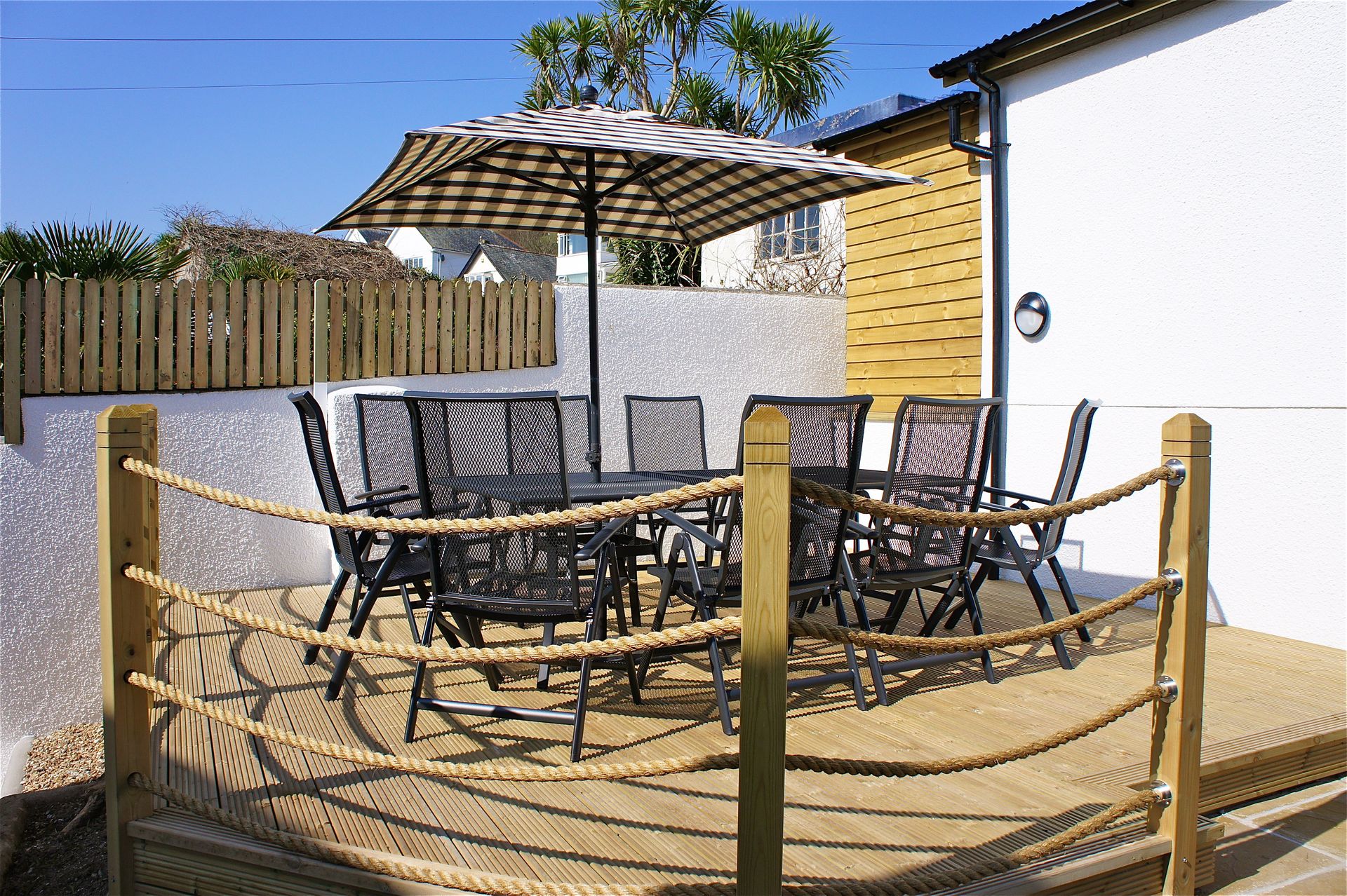 Deep Blue Shore Looe Cornwall - Decking